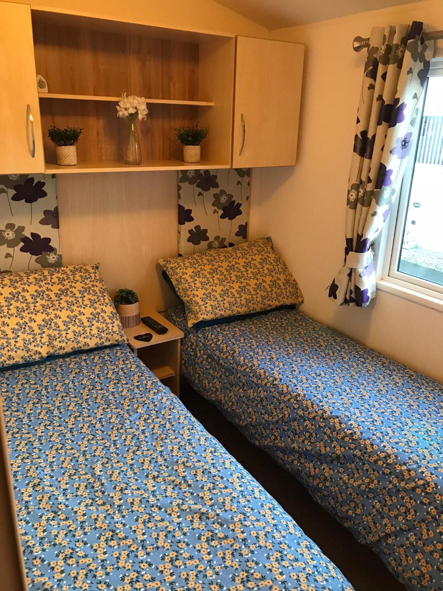 Two X 8 Berth Static Caravan On Lyons Robin Hood Rhyl North Wales Meliden Екстериор снимка